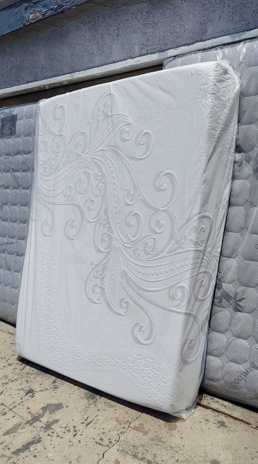 Mattresses 10" Brand New Queen Size Bed Memory Foam Mattress Only || Colchon Queen de Esponja Memory Nuevo Colchones