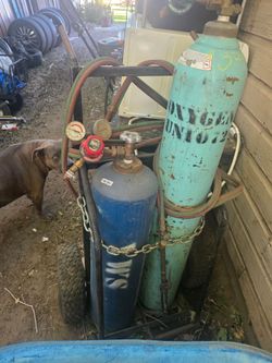Torch set up 2 tanks, dolly, hoses, gauges, and one tip.