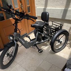 Electric tricycle 