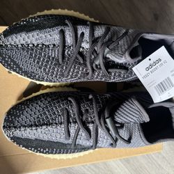YEEZY 350 Carbon 9.5 men’s BRAND NEW!!