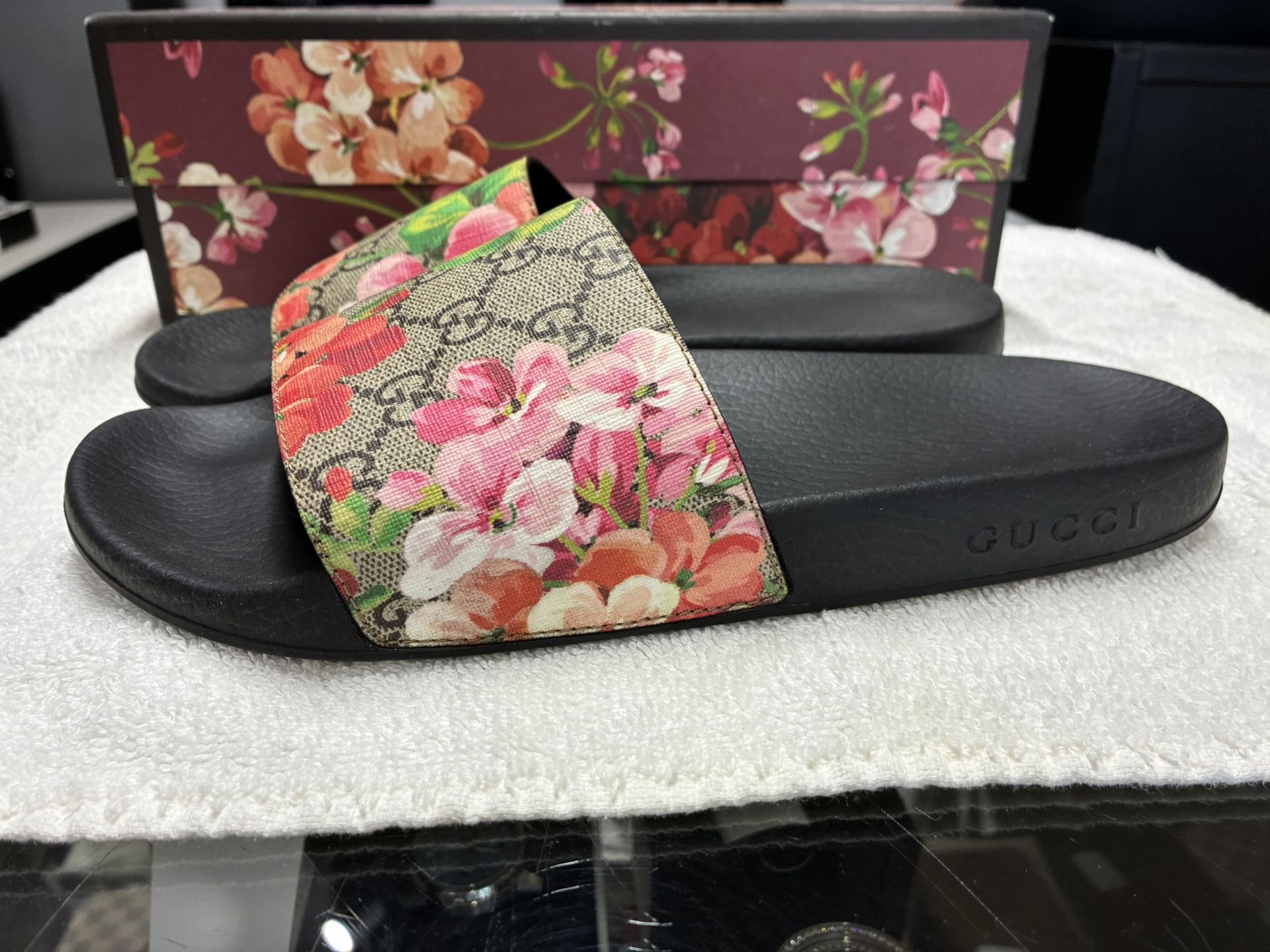 Gucci GG Blooms Sandals Woman’s Size 10