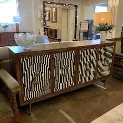 Optical Pattern 4 Door