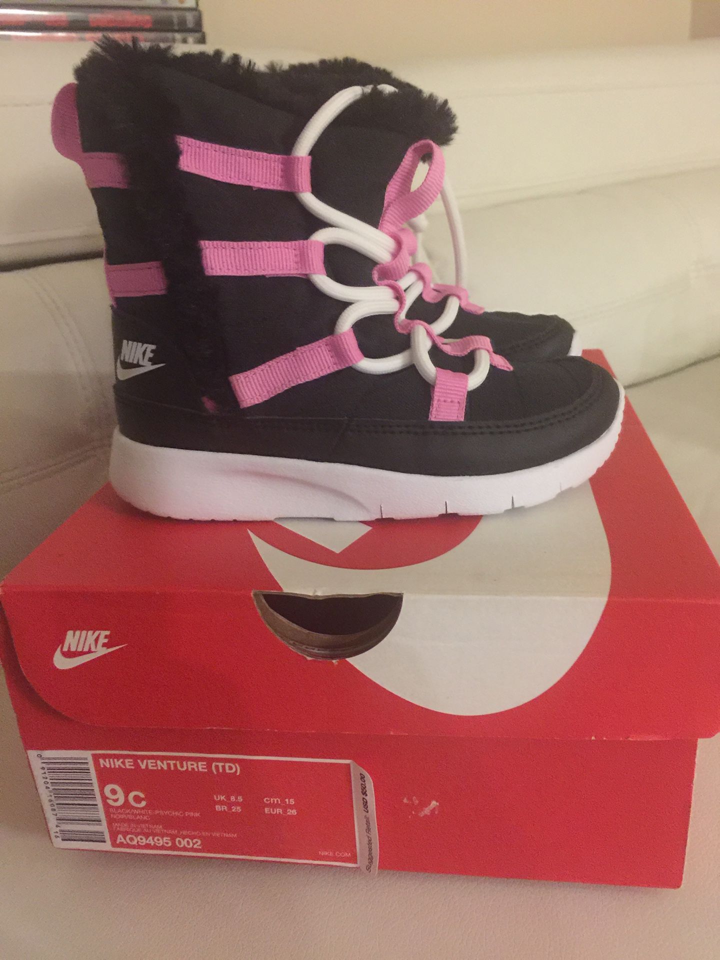 NEW must go tonight/tomorrow Nike Toddler Boots