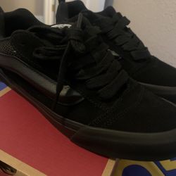 All Black Knu Skool Vans ( DS)