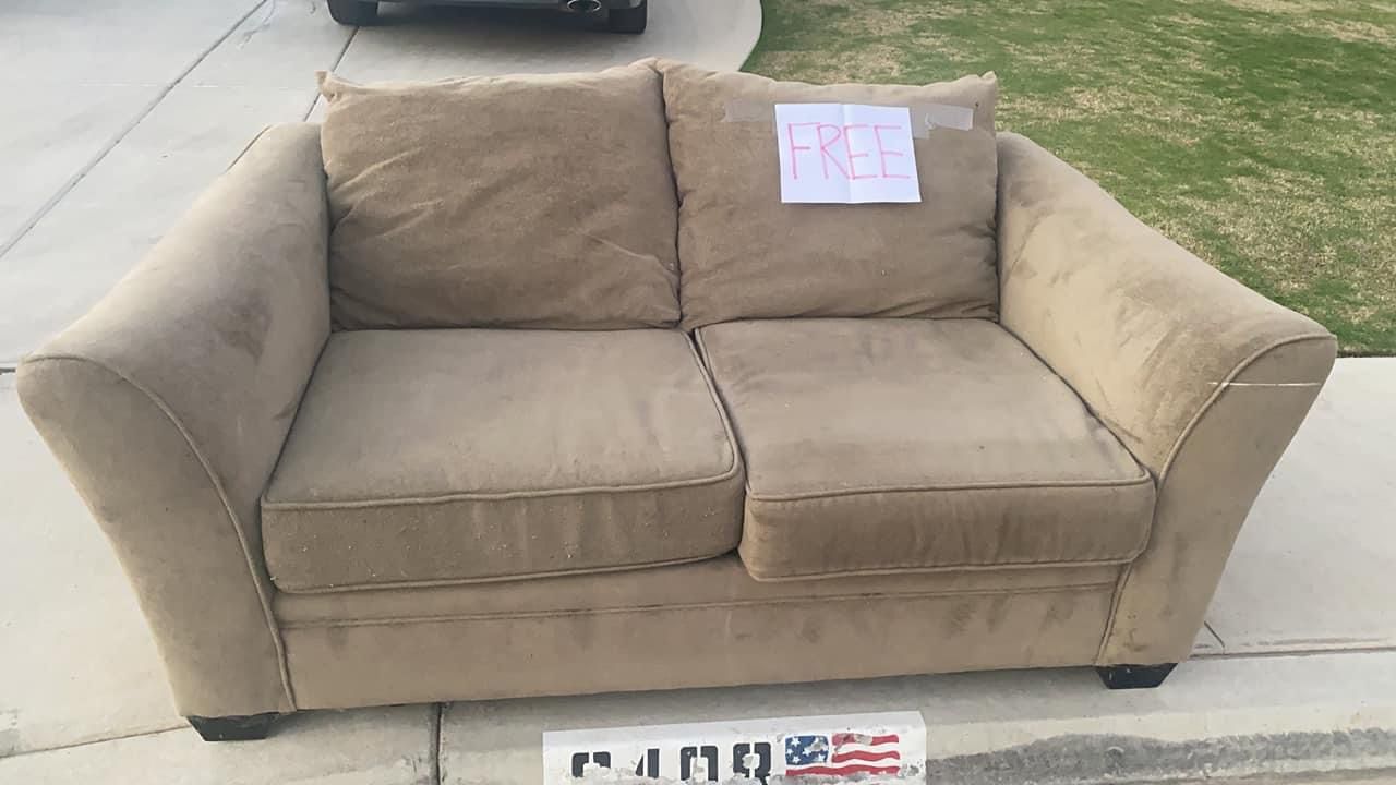 FREE couch!!