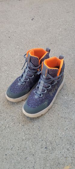 HH Waterproof Shoes Size 9