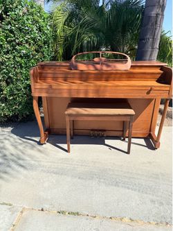CURB ALERT 🚨 FREE PIANO 🎹