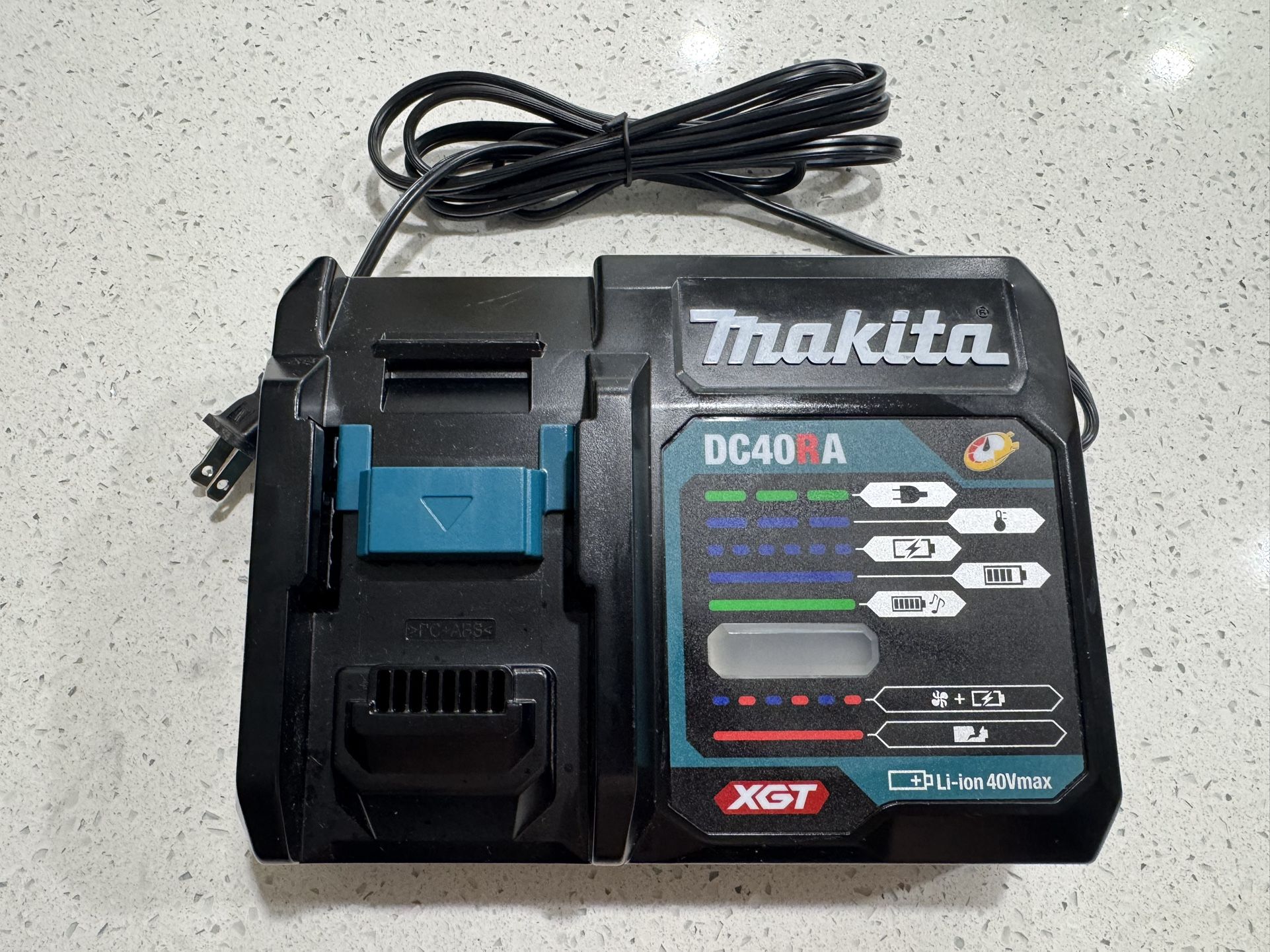 Makita DC40RA 40V Fast Charger