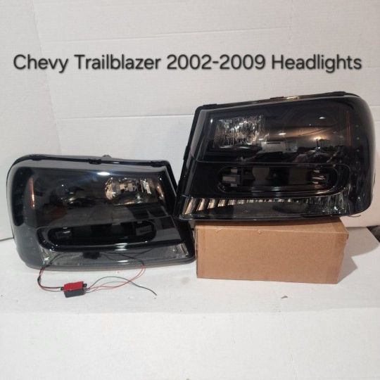 Chevy Trailblazer 2002-2009 Headlights 