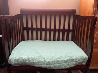 Dream On Me Aden 4-in-1 Convertible Mini Crib