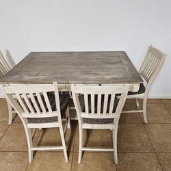 Dining Table and 4 Barstools Chairs 