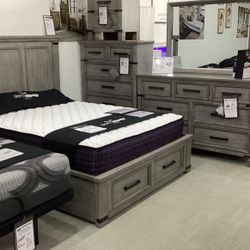 Russelyn 4pc King Storage Bedroom set