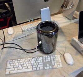 Apple Mac Pro Cylinder 32gb ram.  500gb ssd