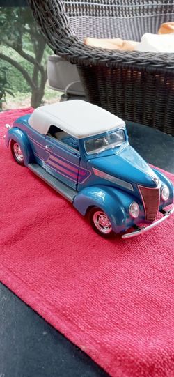 1/18 scale die cast car