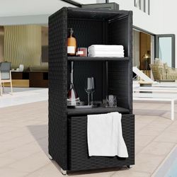 Outdoor towel cabinet