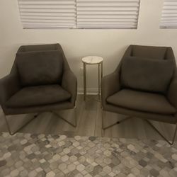 Comfortable Lounge Chairs