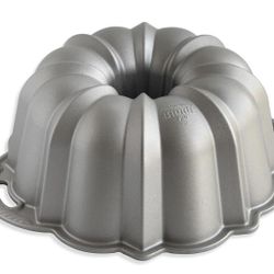 Nordic Ware Anniversary Bundt, 15 Cup, Silver