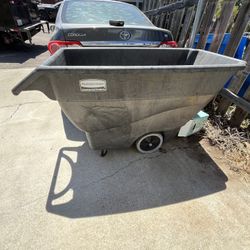 Rubbermaid Tilt Truck Cart