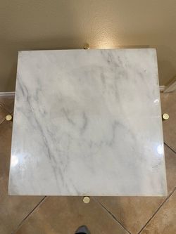 19Lx19Wx22H modern end table