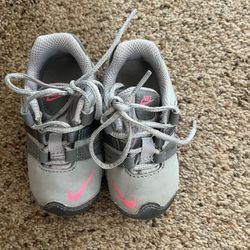 Nike toddler shoes Size 5