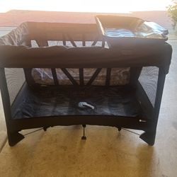 4 Moms travel crib