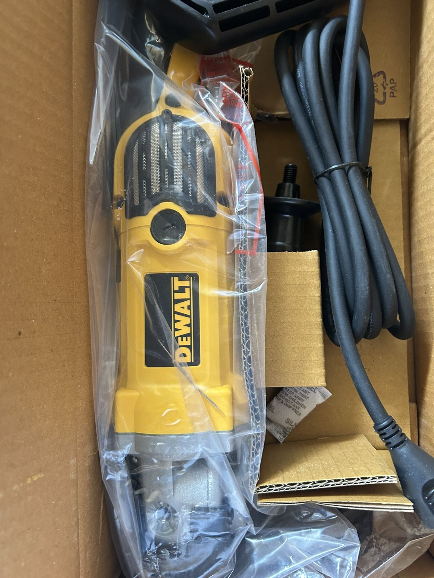 DEWALT Buffer Polisher, 7-in-9-in, 12 amp, Variable Speed Dial 0-3,500 RPM’s, Corded (DWP849X) Brand New!!!