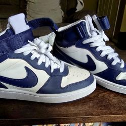 Nike Court Borough Mid 2 Strap.