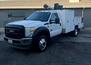 2015 Ford F550 Super Duty Regular Cab & Chassis