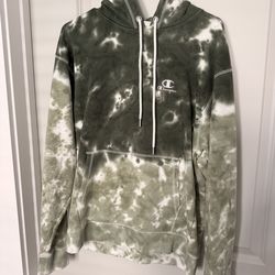 Green champion sweatshirt - size medium