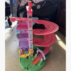 Hot Wheels Barbie Playset With 2 Cars