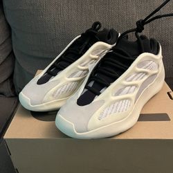 Yeezy 700 Azael