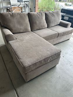 Sofa with reversible chaise