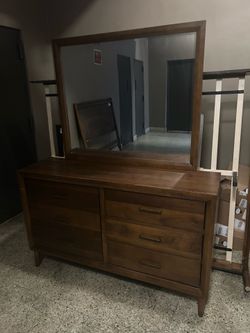 Mid-Century Modern Style 6-Drawer Dresser & Mirror Set
