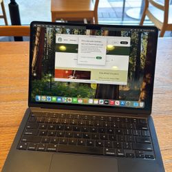 Macbook Air M2 2022 - Like New