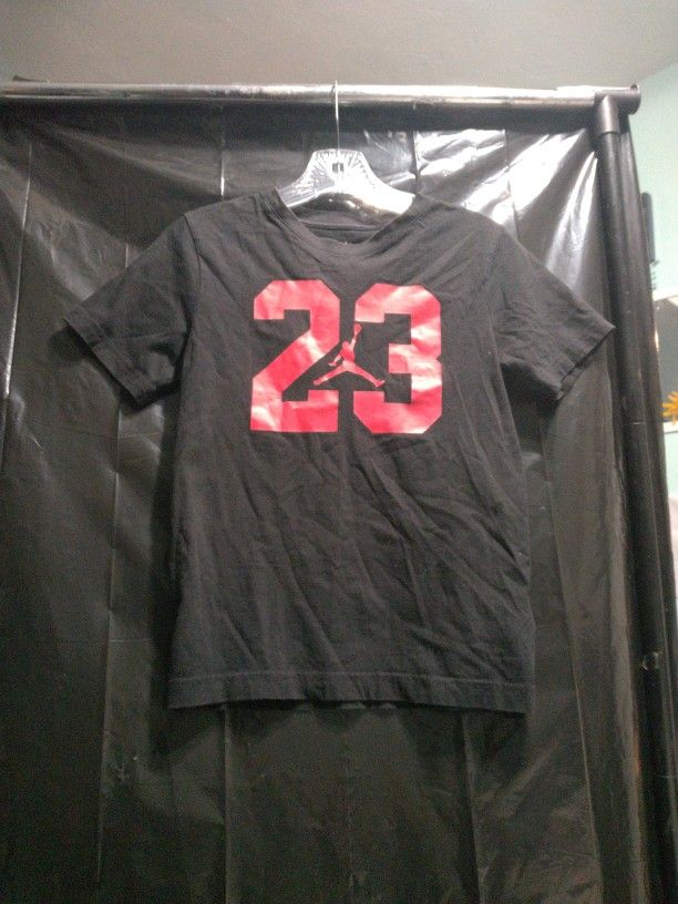 Kids Air Jordan T-shirt Iconic Jumpman Logo T-shirt. Medium 10 To 12 Years Old.