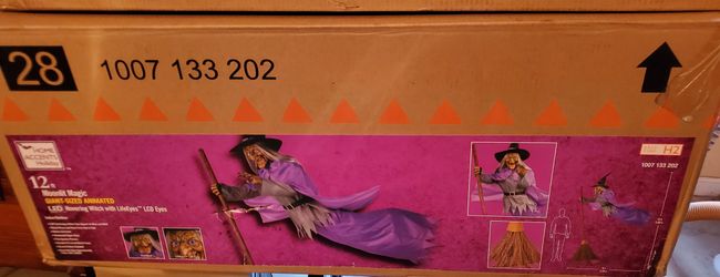 Brand NEW In BOX - ANIMATED Witch