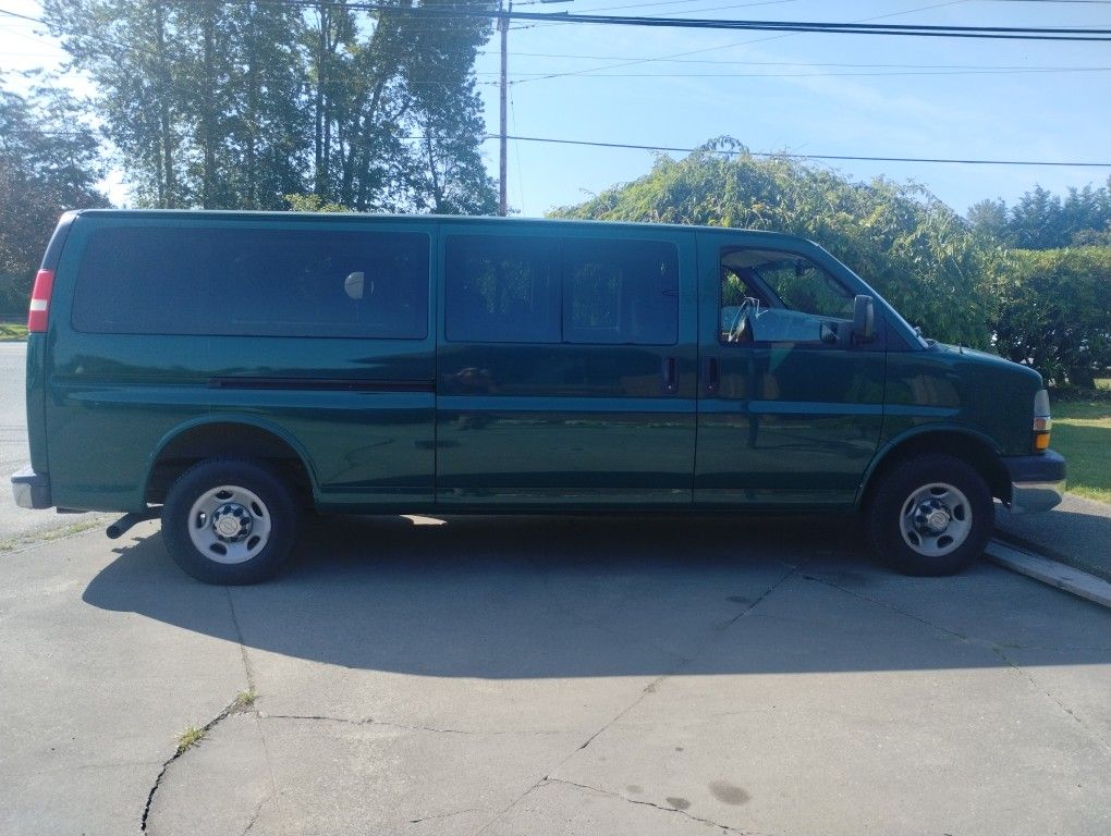 2007 Chevrolet Express Van 15 Passanger