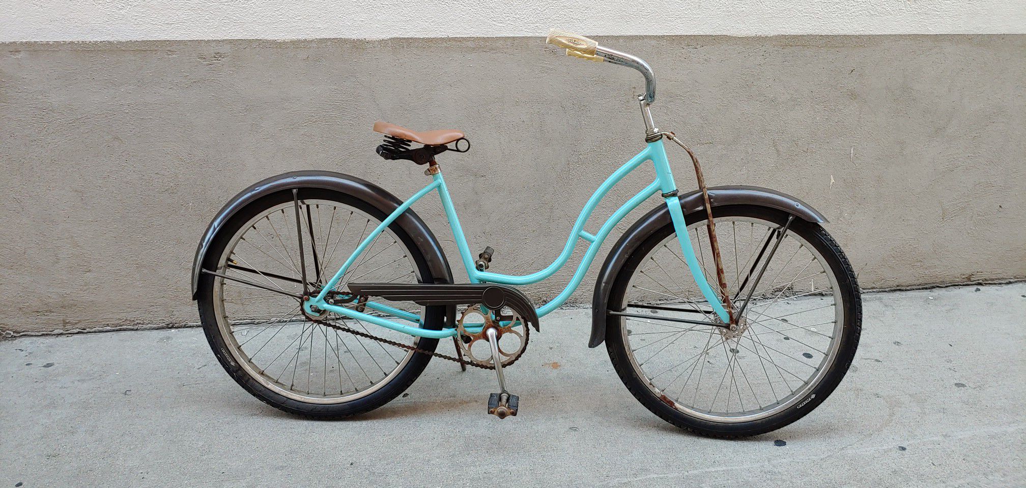 1947 Schwinn 26 inch Beach Cruiser bicycle. Rides and stops great.