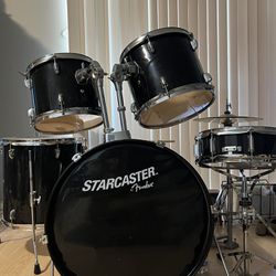 Starcaster By Fender Drum Set