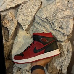 Jordan 1 Mid Reverse Bred Sz 11.5