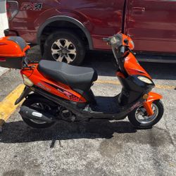 Solan Limited  R Moped  Gas Scooter excellent low sale price everything works perfectly has title Super Low Sale Price Drop Only $400obi