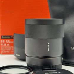 Sony Sonnar T* FE 55mm F1.8 ZA full-frame E-mount prime lens
