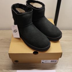 Uggs Mini Boots Size 8 Woman, Color, Black