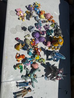 Large Lot of Pokemon  Figures