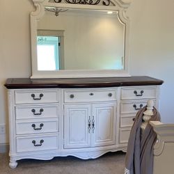 CLASSY KING BEDROOM SUITE-upscale 