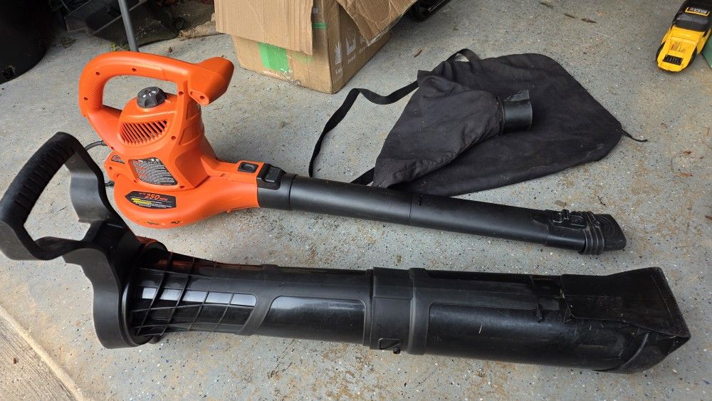 BLACK+DECKER Leaf Blower, Vacuum and Leaf Mulcher 3-in-1, Electric Blowers for lawn Care, 12 Amp, 250 MPH, 400 CFM