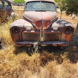 1942 Ford 2 Door Deluxe