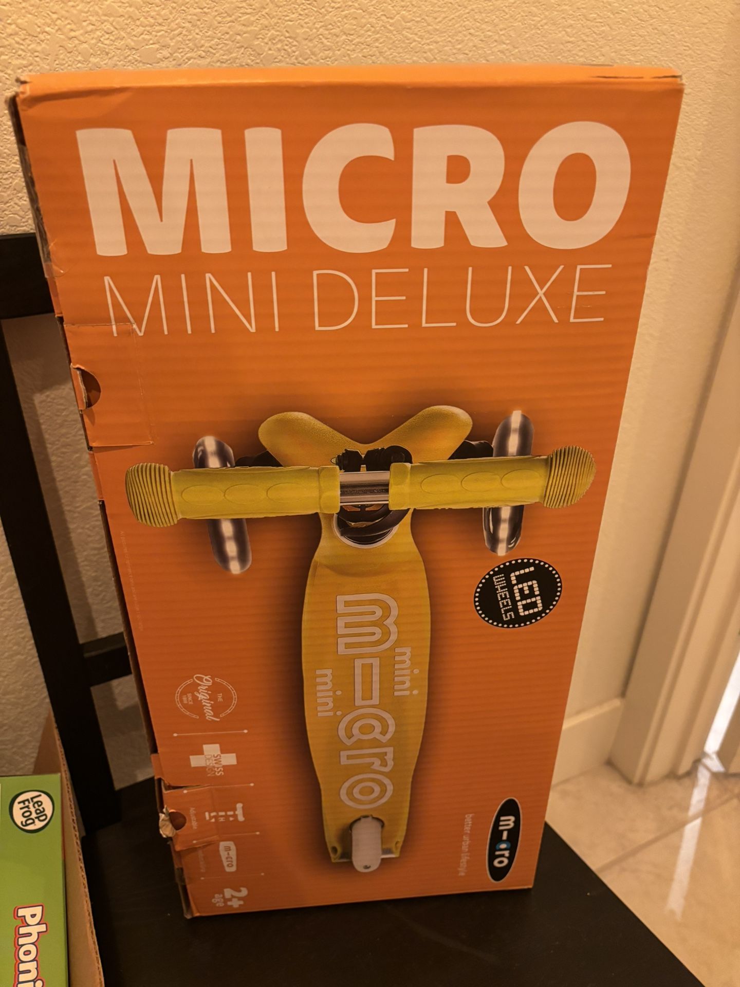Micro Kickboard Mini Deluxe LED Three-Wheeled Lean-to-Steer Swiss-Designed Micro Scooter