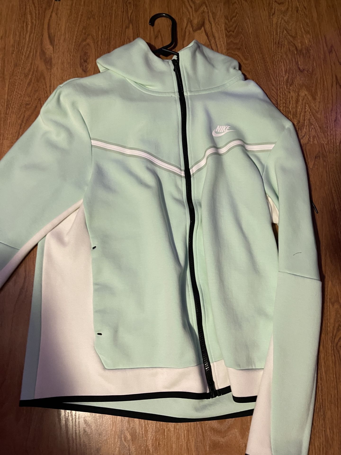 Mint Nike Tech Size Large