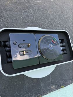 Nintendo Wii DJ Hero Renegade Turntable Controller With Case & Stand